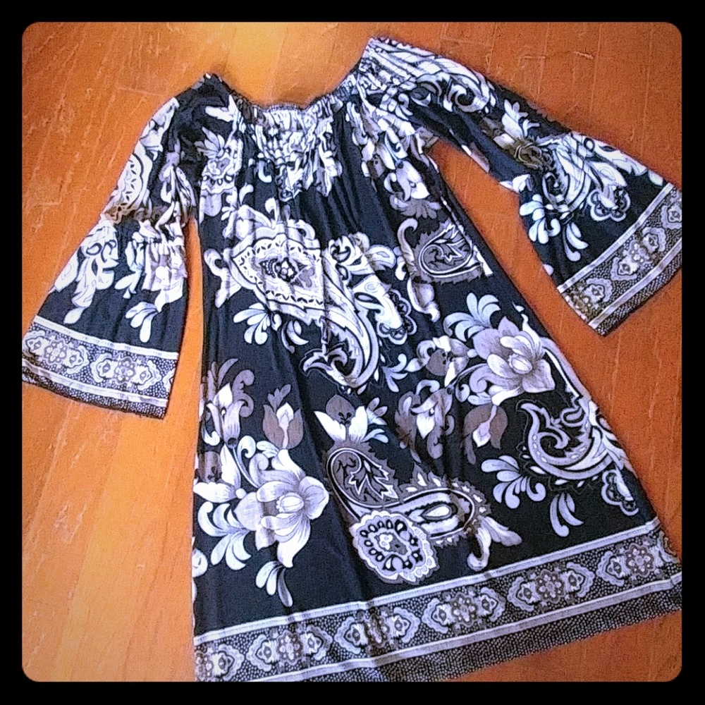 Pretty floral dress!